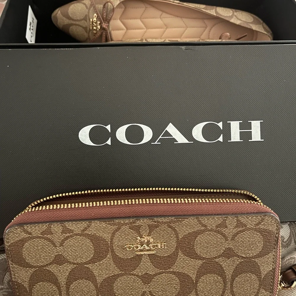 🤎🤎Coach ~ Wallet 🤎🤎 - Picture 2 of 3